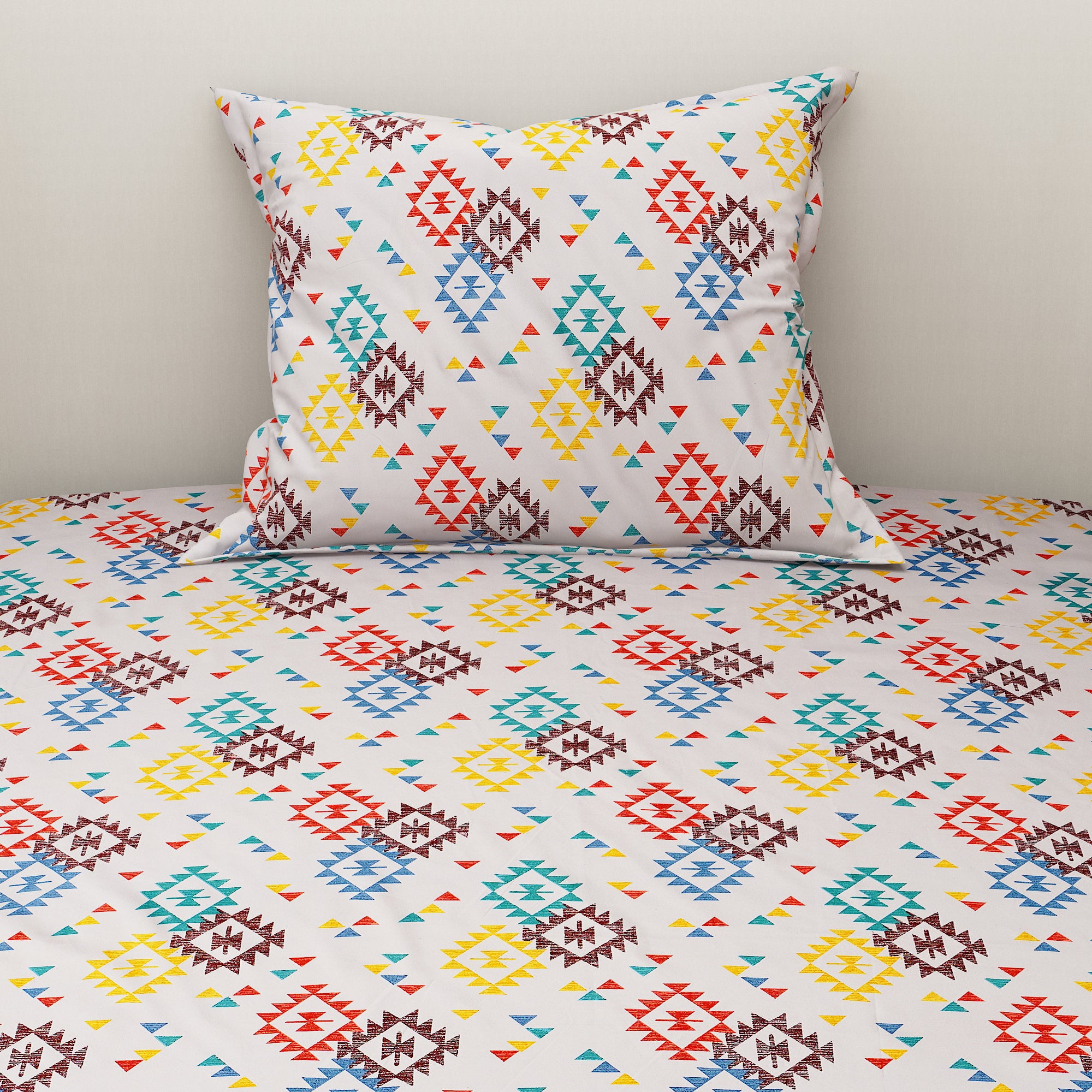 Multicolor Geometric Printed Bedsheet Multi Design With Pillow Covers